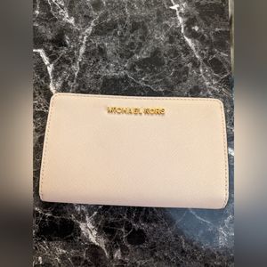 EUC Michael Kors Blush Snap Wallet with Zip Coin Case